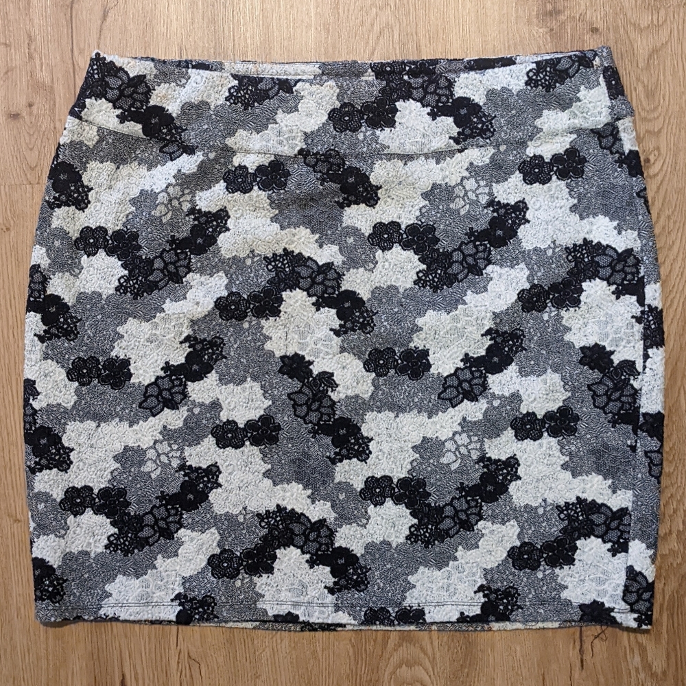 Floral knit navy & white pencil skirt